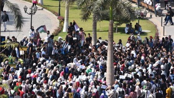 مظاهرات حاشدة في جامعة عين شمس تنديدا بالعدوان الإسرائ يلي على غزة
