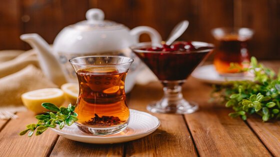 فوائد مذهلة للشاي الاسود وتناوله يحميك من الاصابة بهذا المرض