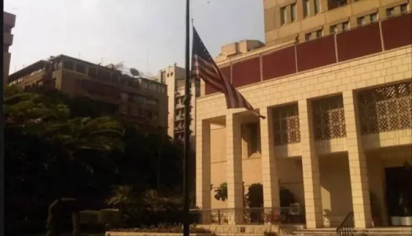بعد مقتل سائحين إسرائيليين.. سفارة الولايات المتحدة في القاهرة تحذر رعاياها