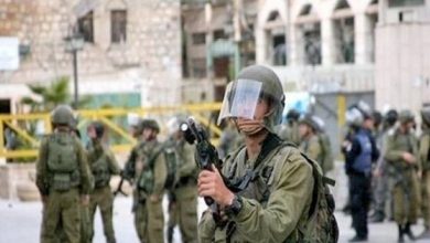 قوات الاحــ تلال الإســ رائيلي تقتحم مدرسة في القدس وتعتــ قل طالبا