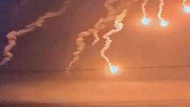 قوات الاحتـ ـلال تطلق القنابل الفسفورية في سماء غزة بشكل مكثف